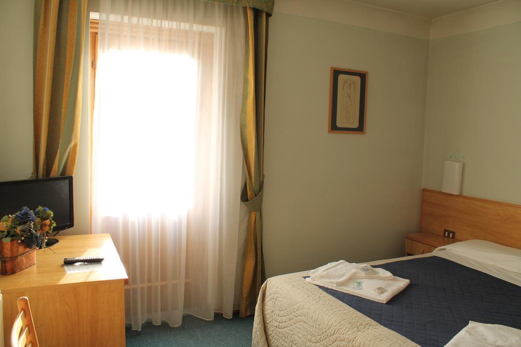 Hotel Villanova Santo Stefano Di Cadore Ruang foto